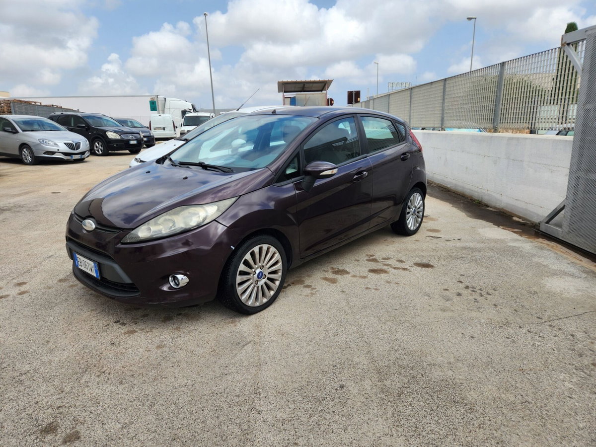 Ford Fiesta 1.4 TDCi 5p. Ghia (2)