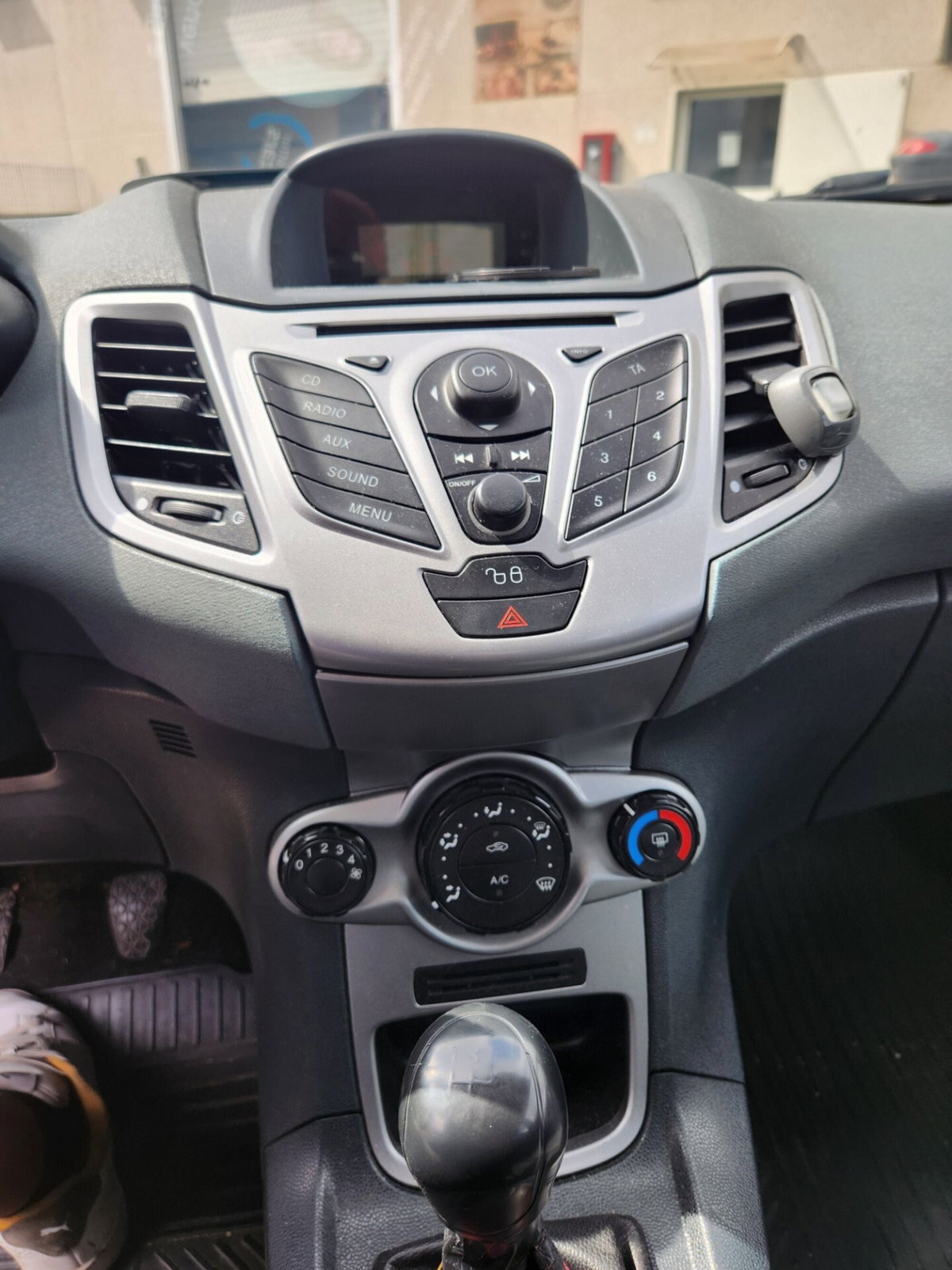 Ford Fiesta 1.4 TDCi 5p. Ghia (8)