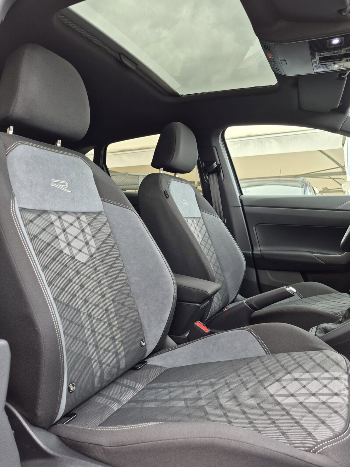 Volkswagen Taigo 1.0 tsi R-Line 115cv dsg (10)
