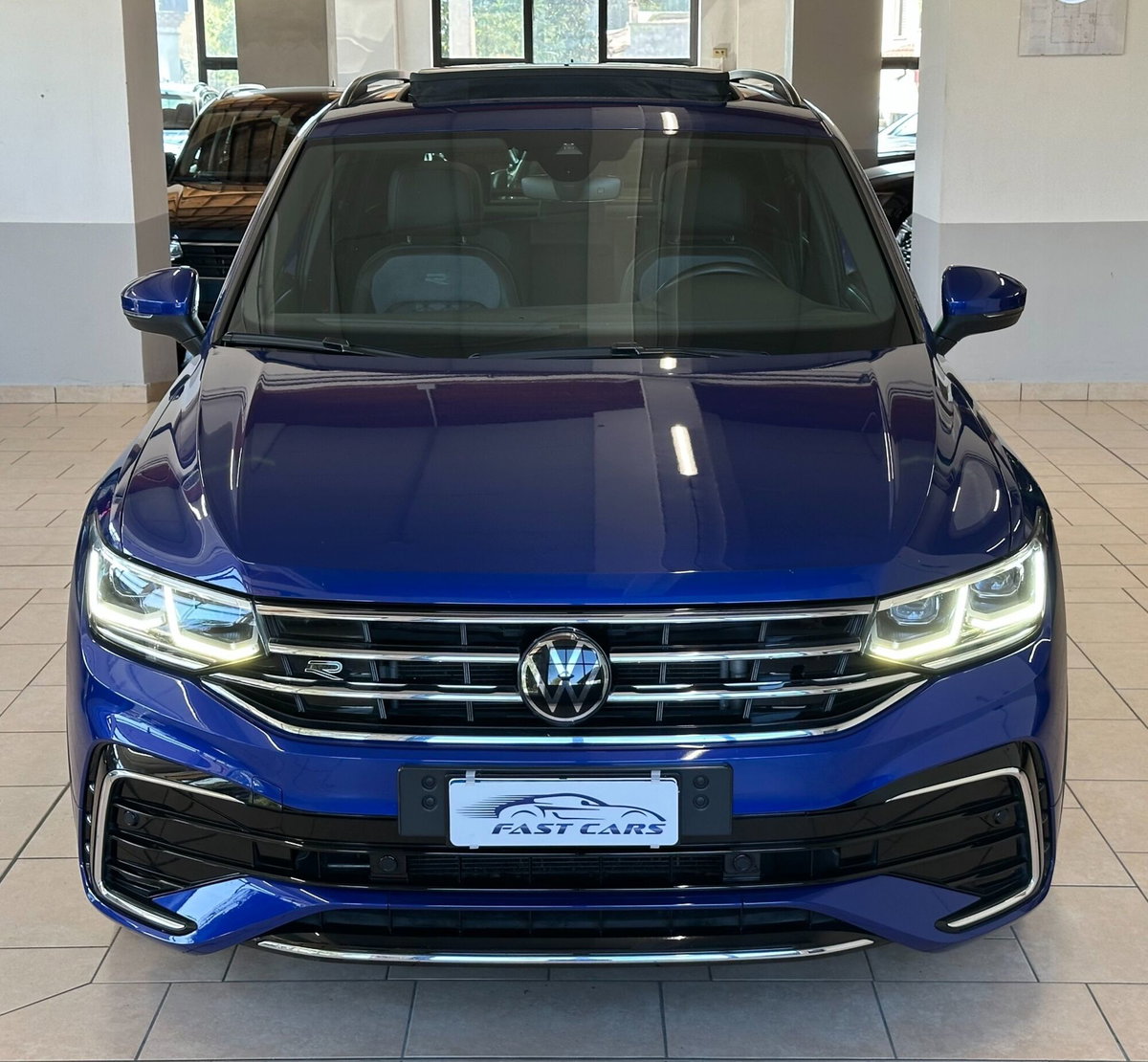 Volkswagen Tiguan 2.0 tdi R-Line 150cv dsg (2)