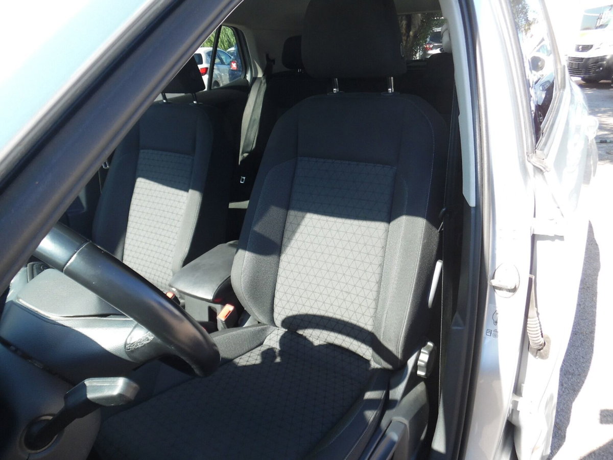 Volkswagen T-Cross 1.0 TSI 110 CV Sport (11)