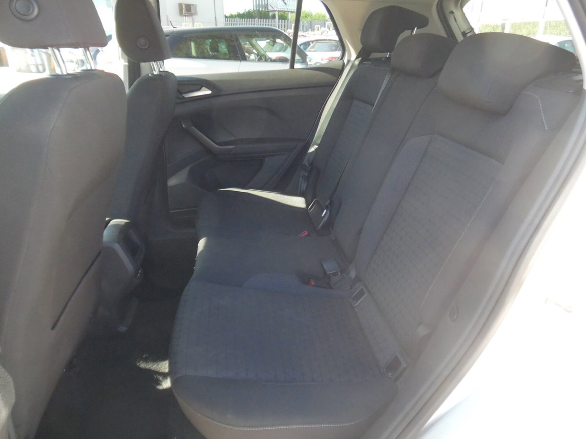 Volkswagen T-Cross 1.0 TSI 110 CV Sport (12)