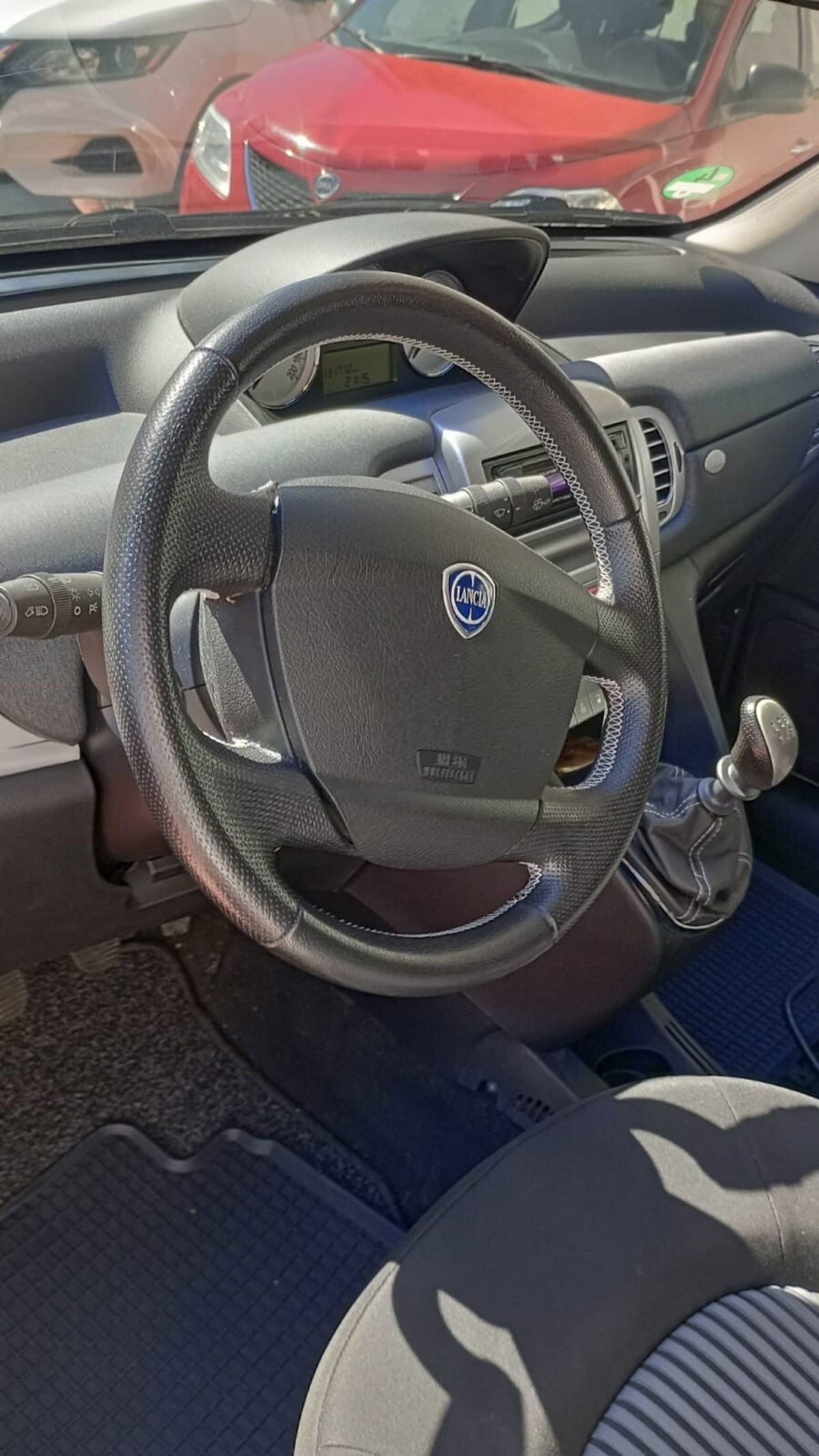 Lancia Ypsilon 1.2 New Oro (15)