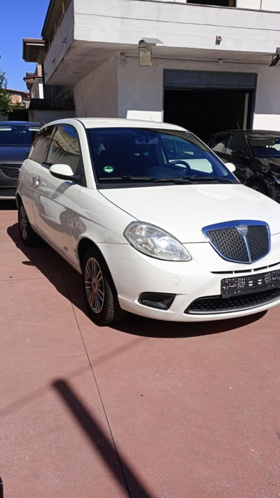 Lancia Ypsilon 1.2 New Oro (2)