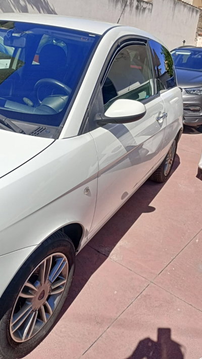 Lancia Ypsilon 1.2 New Oro (3)