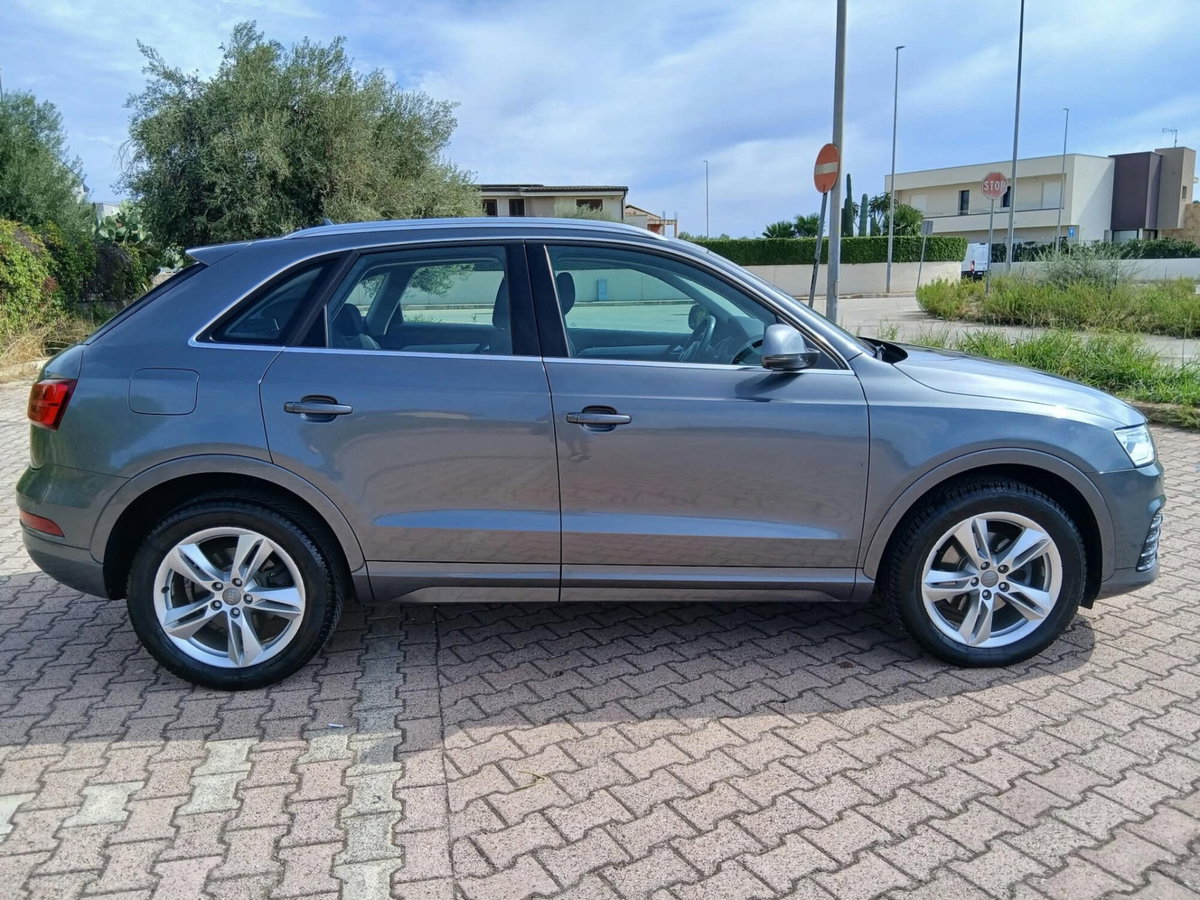 Audi Q3 2.0 TDI 120 CV (3)