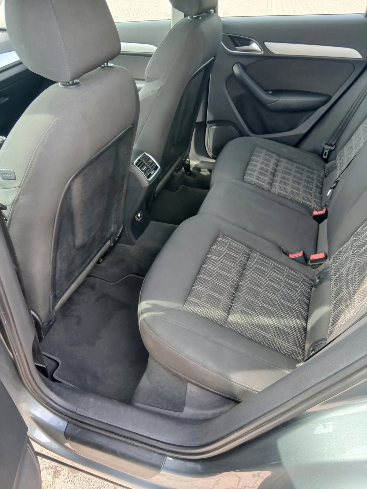 Audi Q3 2.0 TDI 120 CV (8)