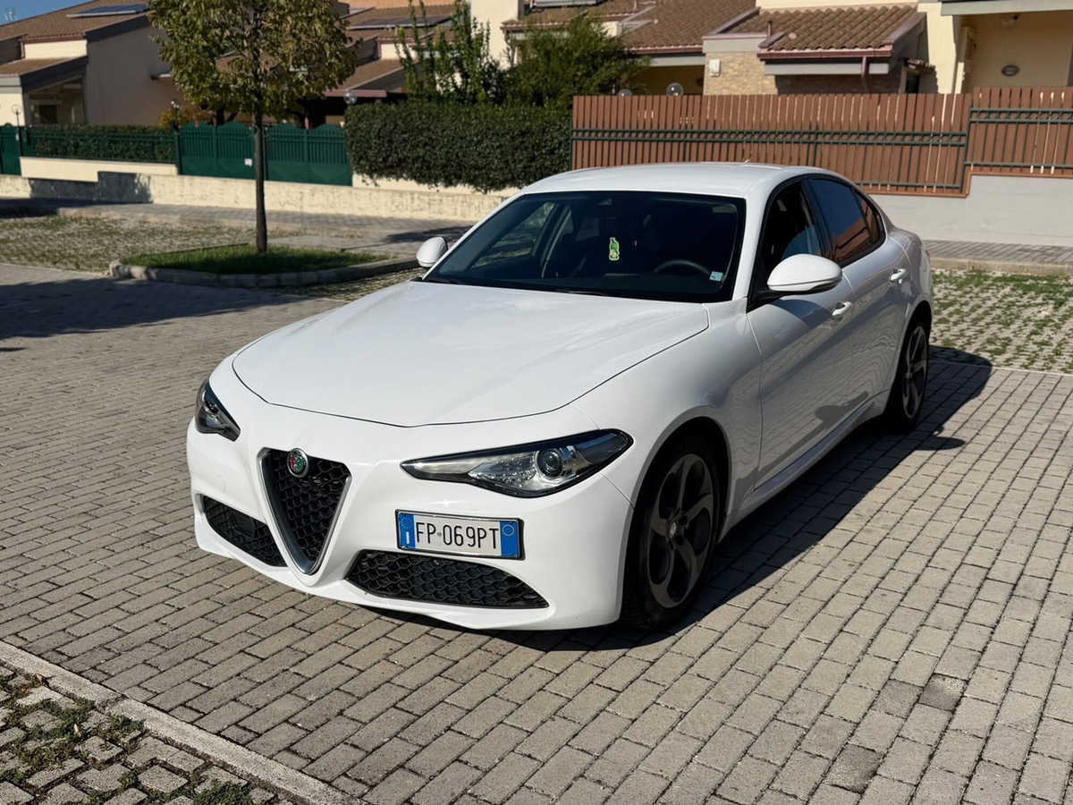 Alfa Romeo Giulia 2.2 Turbodiesel 180 CV AT8 Super (2)