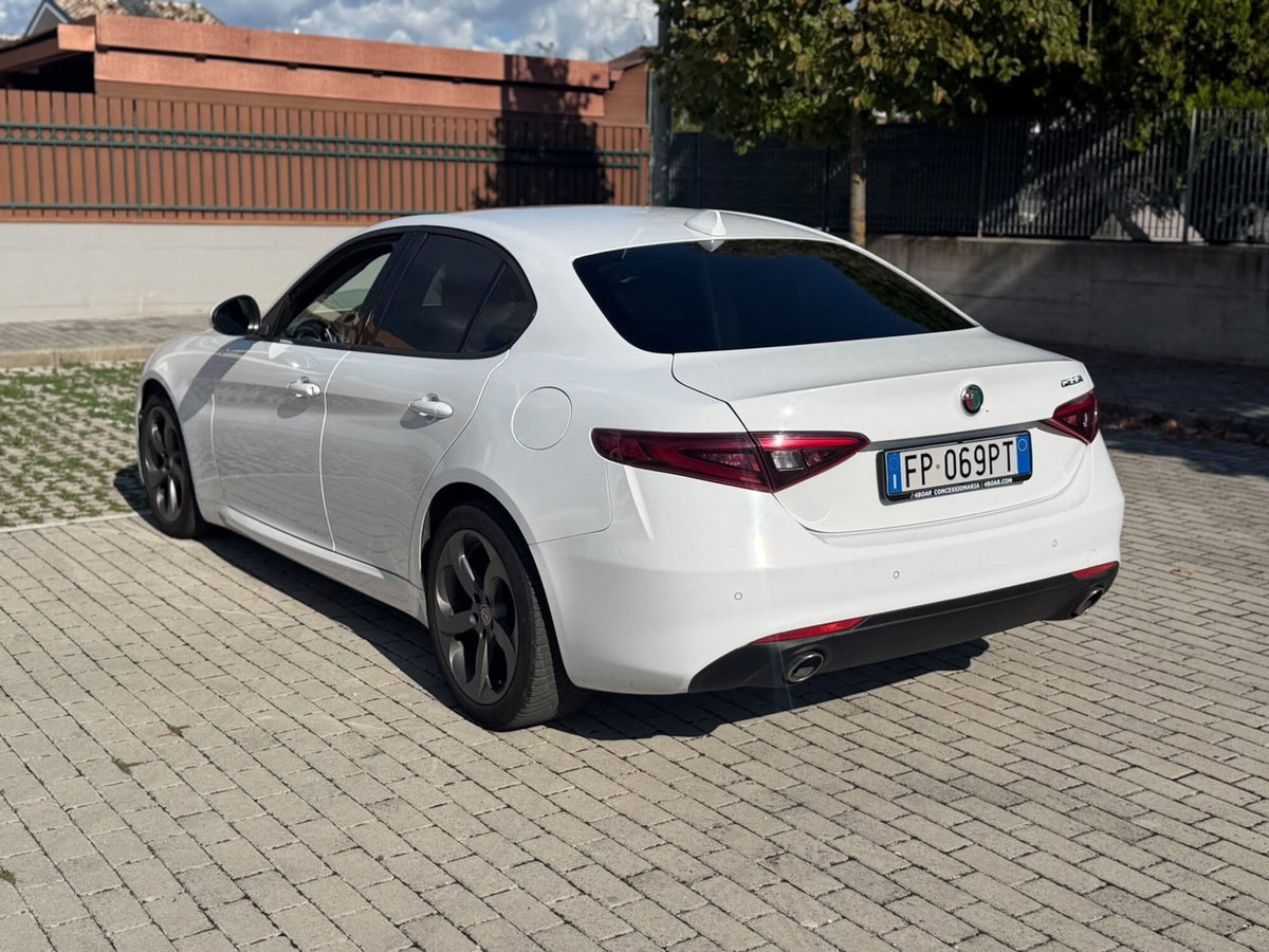 Alfa Romeo Giulia 2.2 Turbodiesel 180 CV AT8 Super (5)
