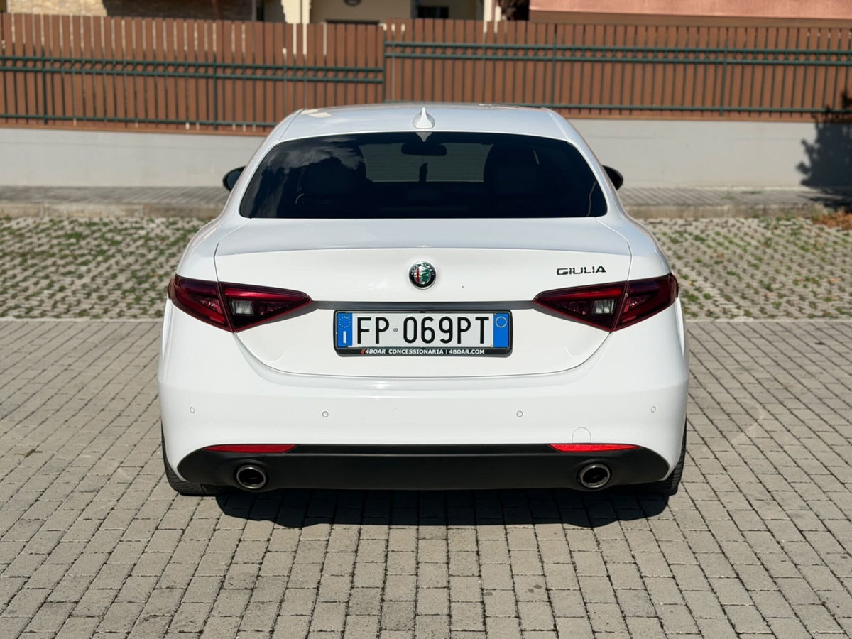 Alfa Romeo Giulia 2.2 Turbodiesel 180 CV AT8 Super (6)