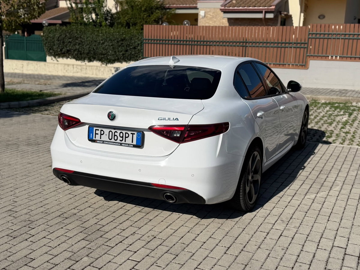 Alfa Romeo Giulia 2.2 Turbodiesel 180 CV AT8 Super (7)