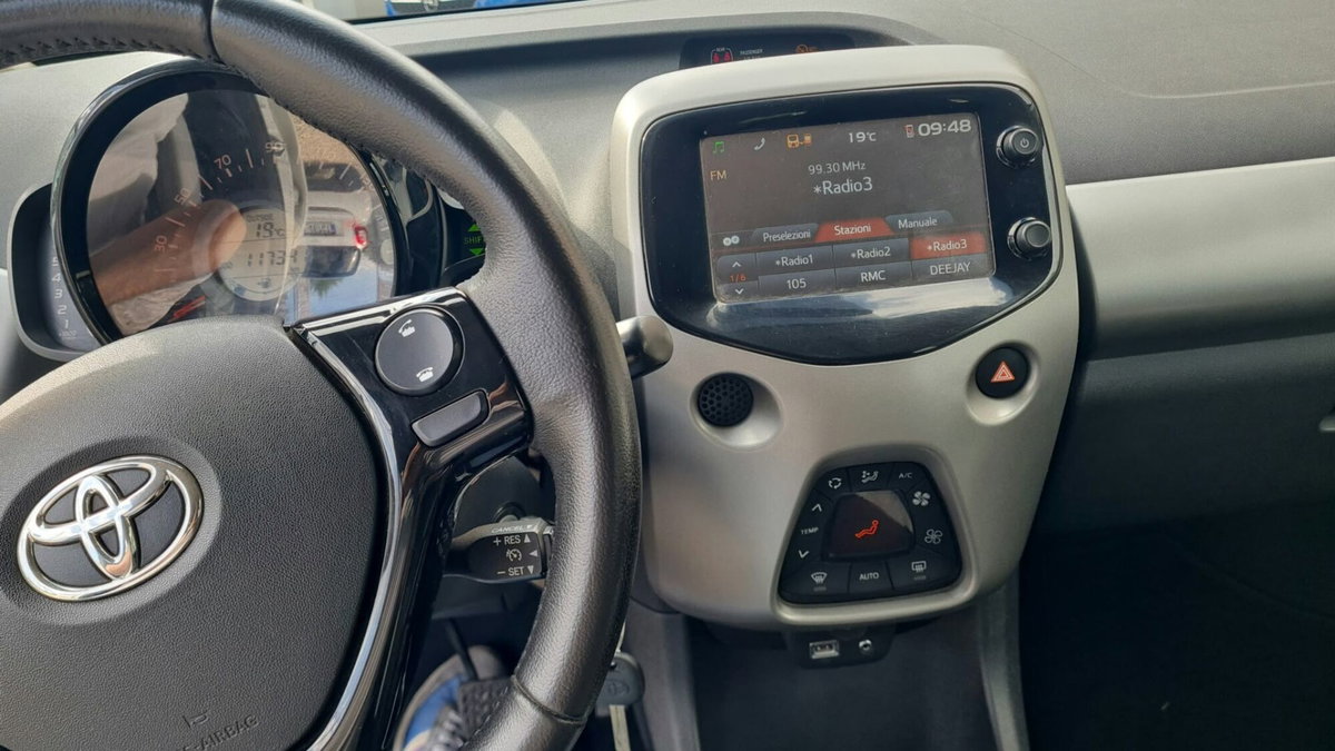 Toyota Aygo 1.0 VVT-i 69 CV 5 porte x-clusiv (6)