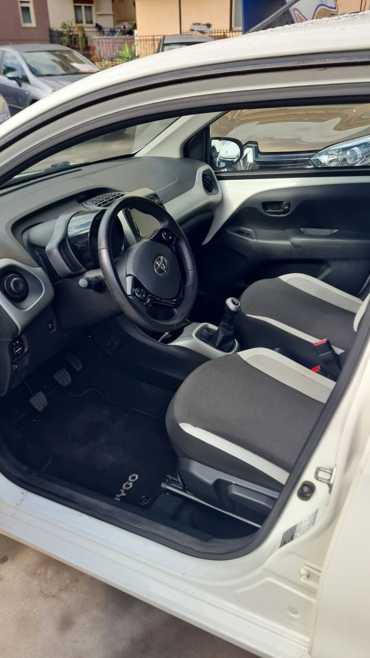 Toyota Aygo 1.0 VVT-i 69 CV 5 porte x-clusiv (8)