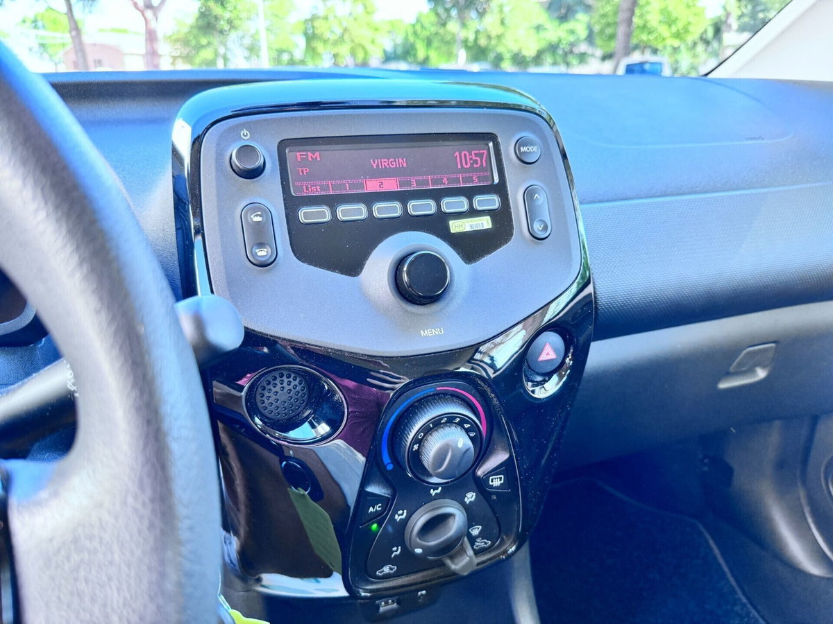 Citroen C1 C1 VTi 72 5 porte Shine (19)