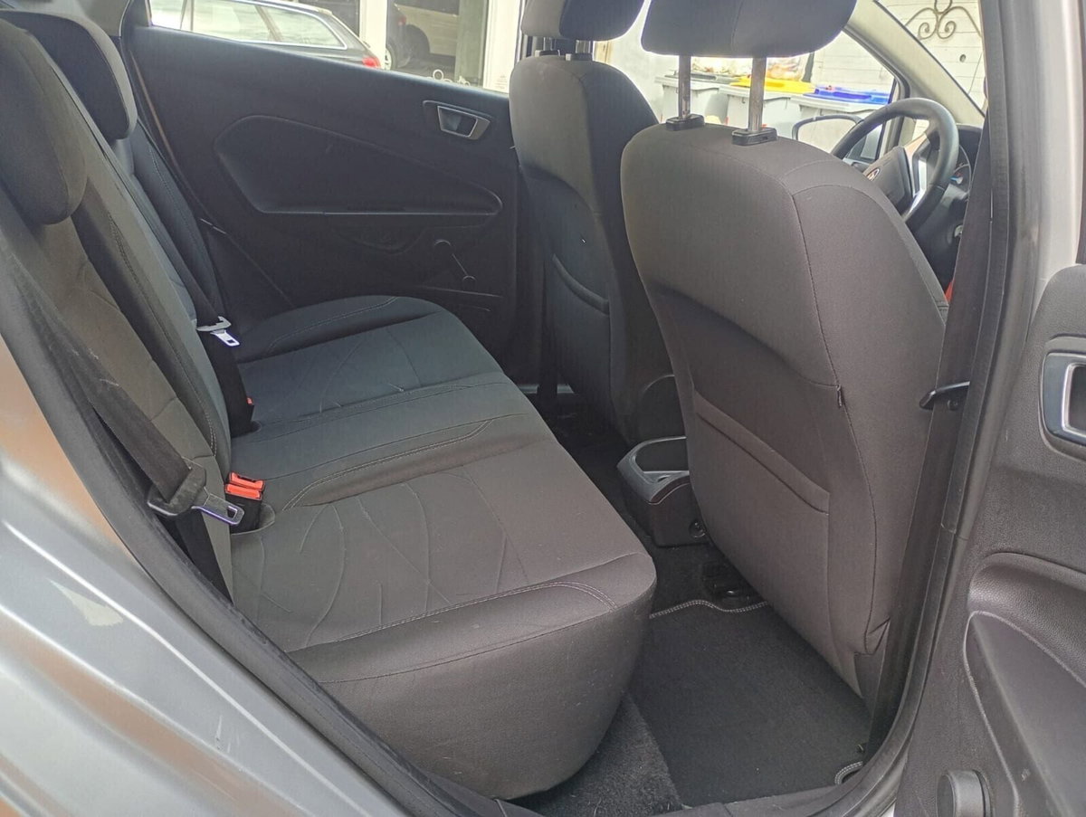 Ford Fiesta 1.5 TDCi 75CV 5 porte (10)