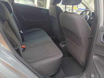 Ford Fiesta 1.5 TDCi 75CV 5 porte (10)