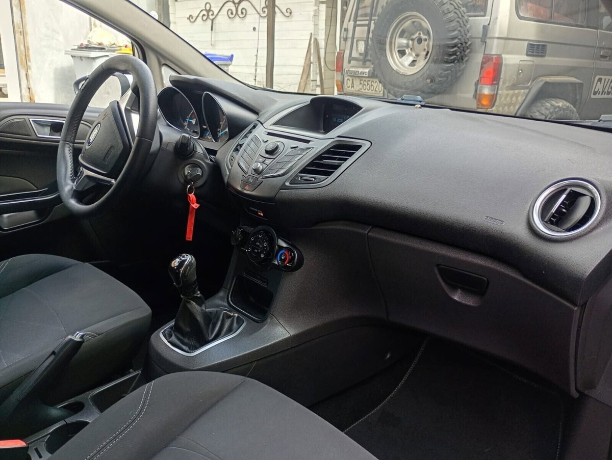 Ford Fiesta 1.5 TDCi 75CV 5 porte (9)