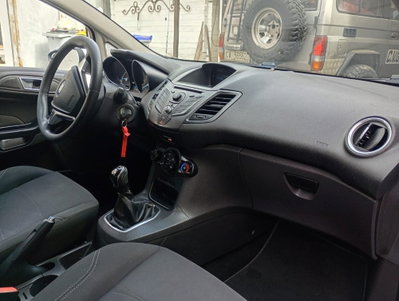 Ford Fiesta 1.5 TDCi 75CV 5 porte (9)