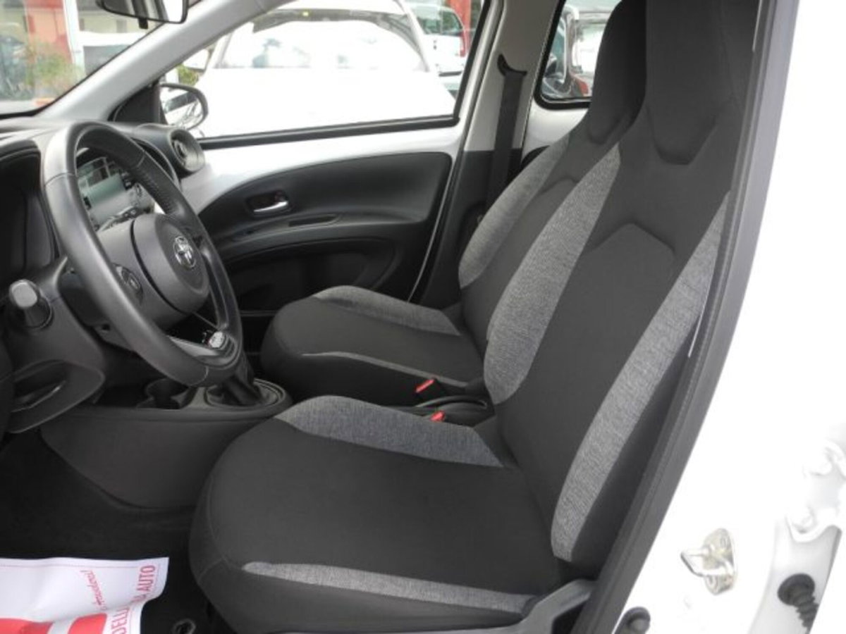 Toyota Aygo X 1.0 VVT-i 72 CV 5p. Undercover S-CVT (11)