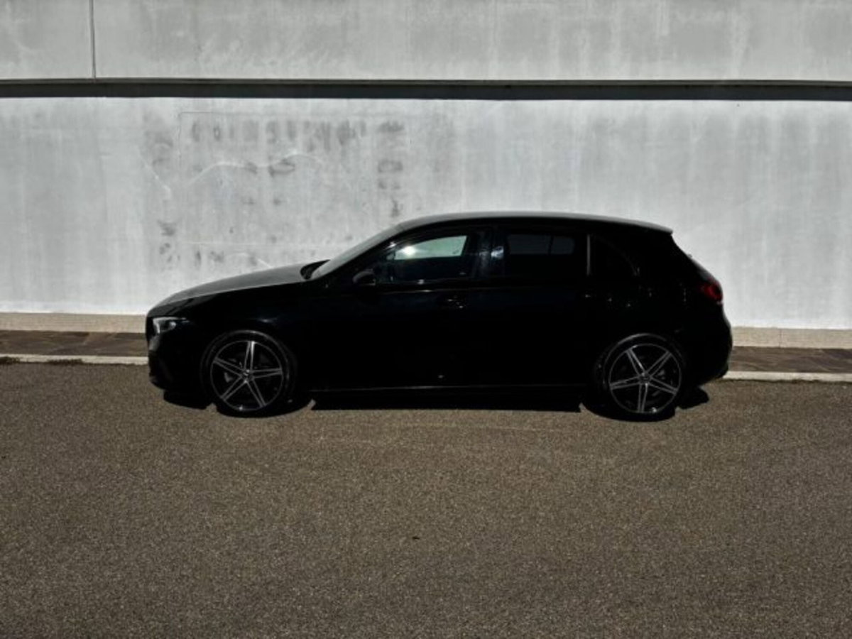 Mercedes-Benz Classe A Sedan 180 d Automatic 4p. Premium (4)