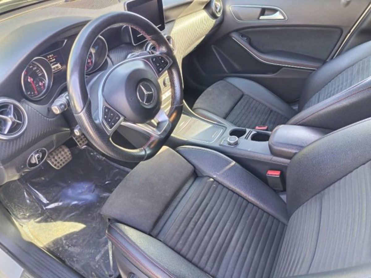 Mercedes-Benz Classe A 180 d Automatic Premium (9)