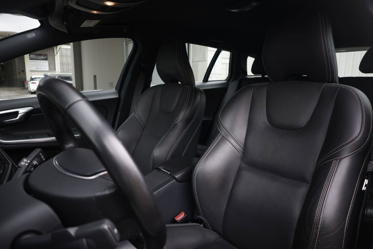 Volvo V60 D6 Twin Engine Geartronic Summum (18)