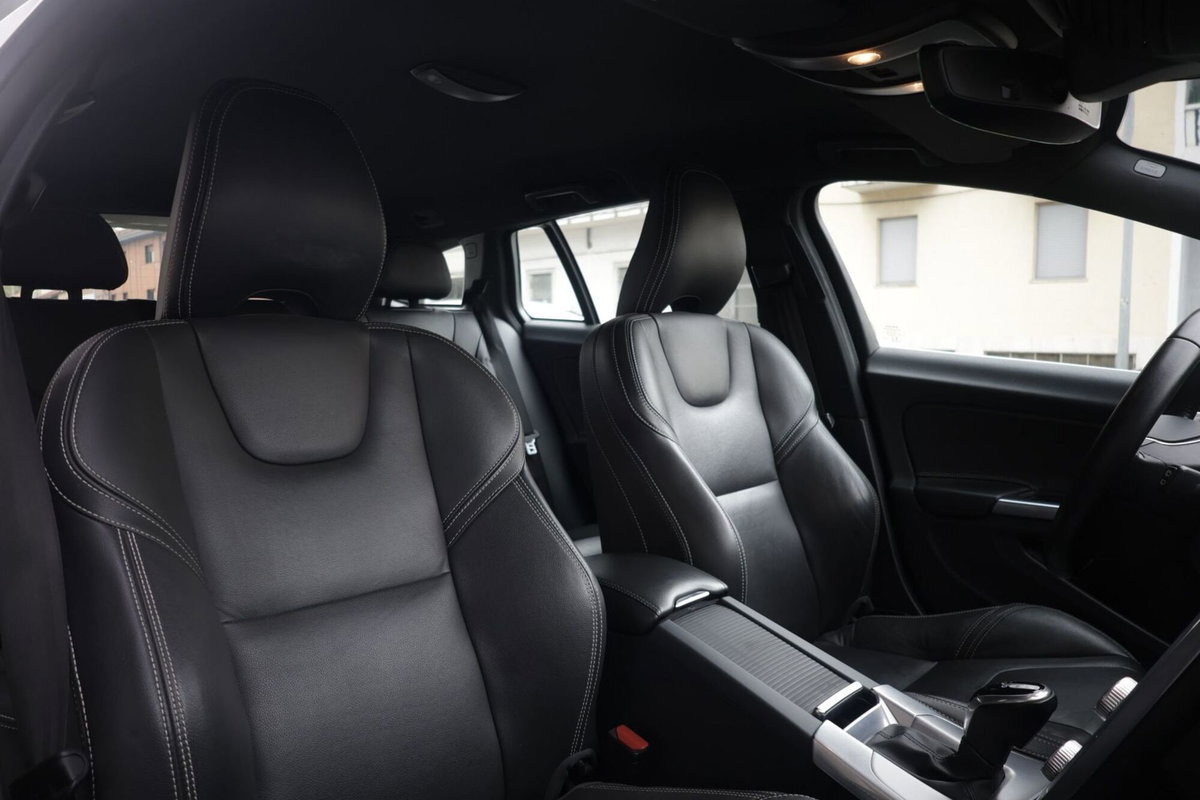 Volvo V60 D6 Twin Engine Geartronic Summum (8)