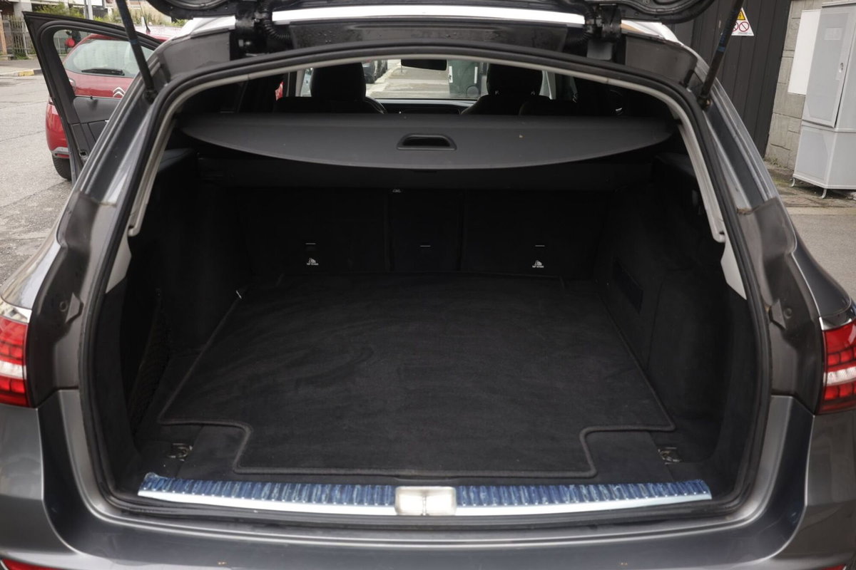 Mercedes-Benz Classe E Station Wagon 220 d Mild hybrid 4Matic Auto Premium Plus (19)