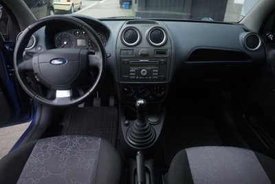 Ford Fiesta 1.2 16V 5p. Clever (2)