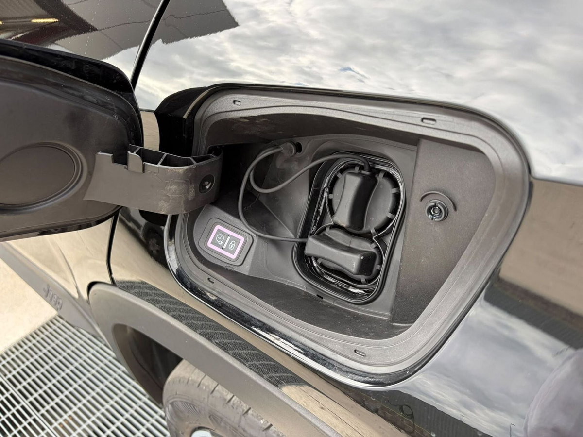 Jeep Avenger full-electric Summit fwd 156cv auto (7)