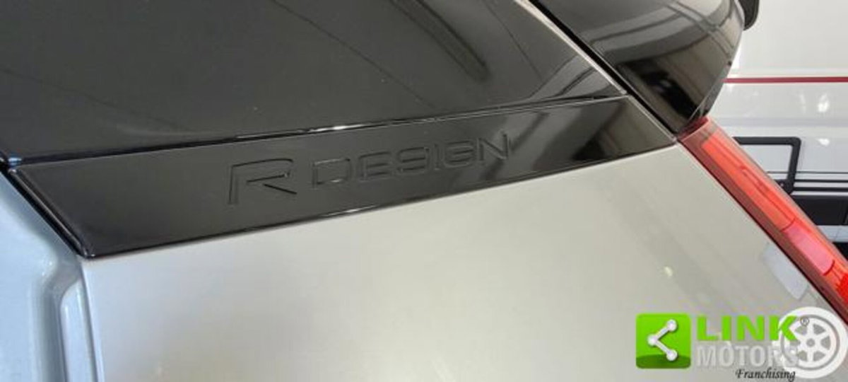 Volvo XC40 D4 AWD Geartronic R-design (5)