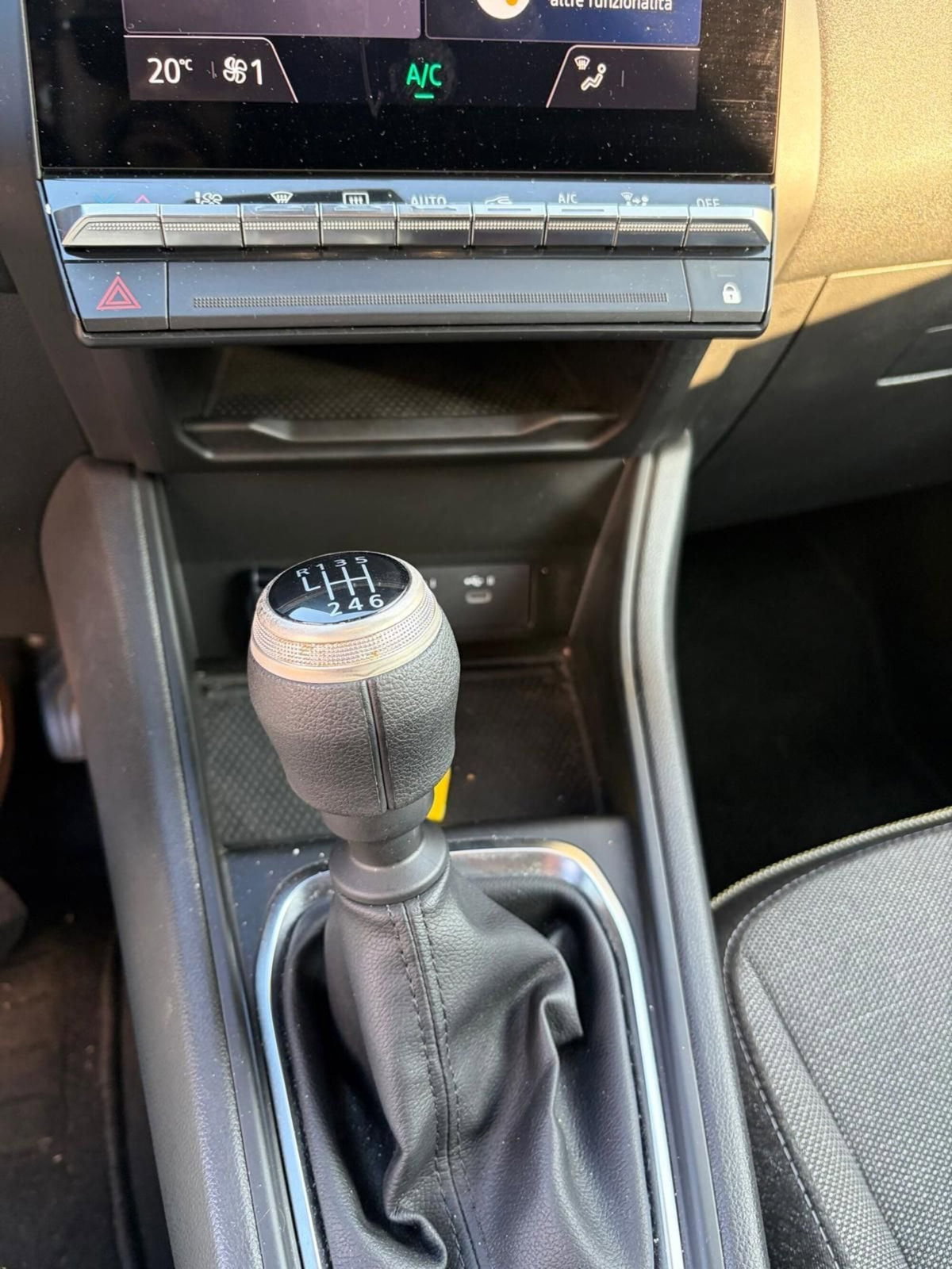 Renault Captur 1.0 eco-g Techno 100cv (10)