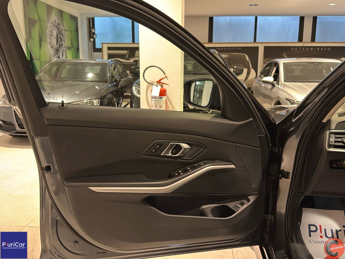 BMW Serie 3 Touring 318d  mhev 48V auto (18)