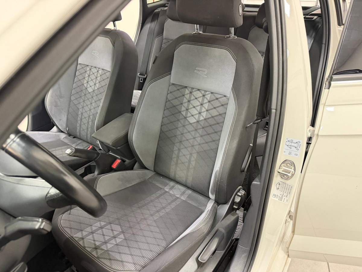 Volkswagen Taigo 1.0 TSI 110 CV R-Line (11)