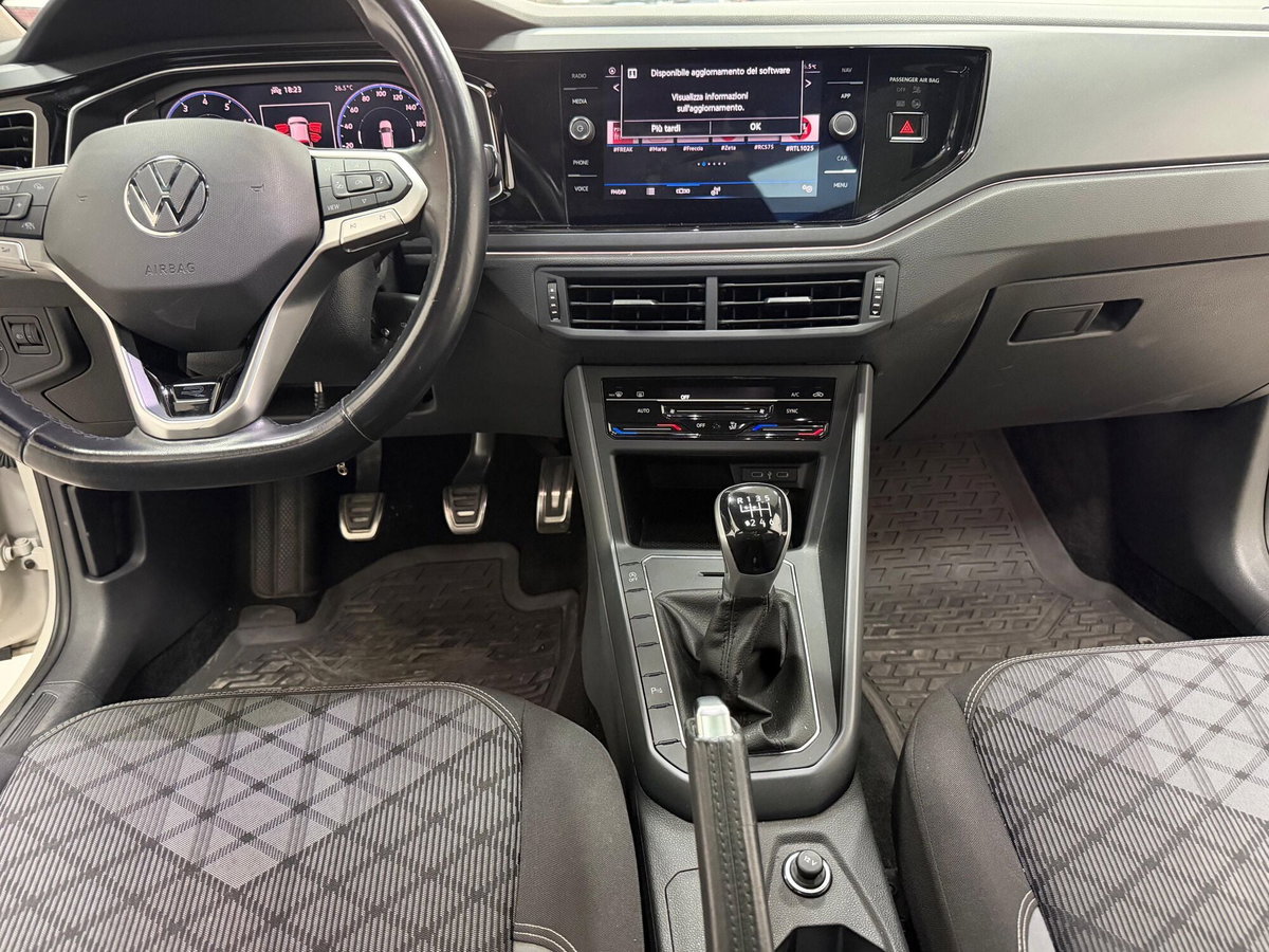 Volkswagen Taigo 1.0 TSI 110 CV R-Line (9)