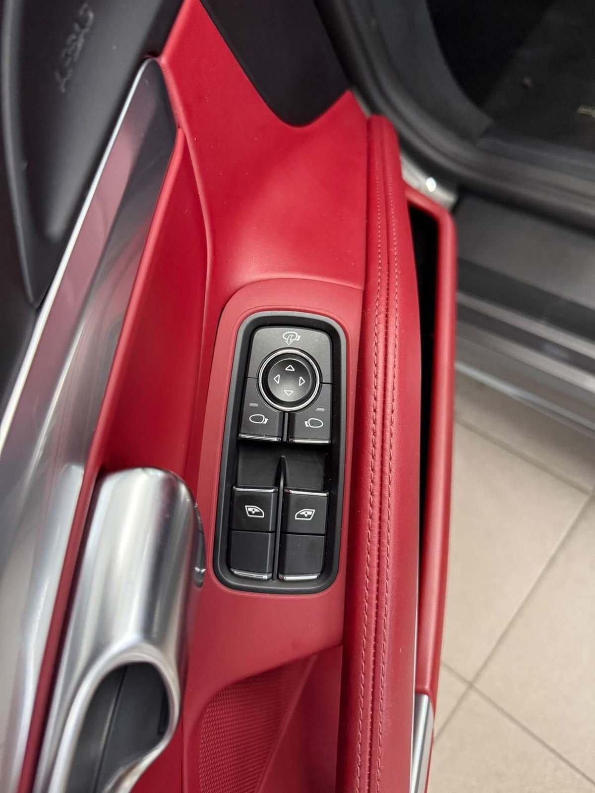 Porsche 718 Boxster  Boxster 2.0 T (13)