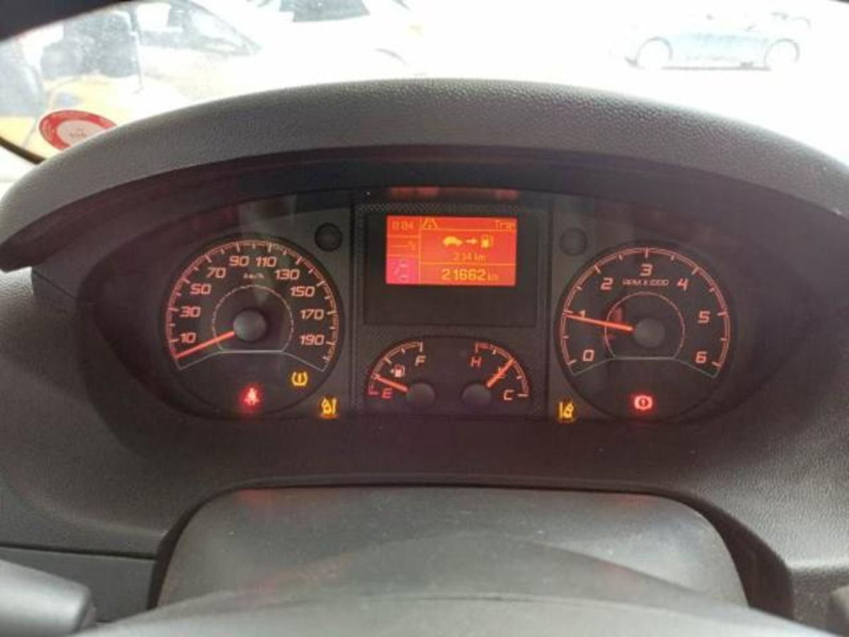 Renault Clio Sporter dCi 8V 75 CV Business (8)