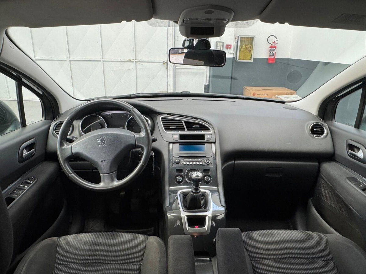 Peugeot 5008 1.6 HDi 112CV Business (12)