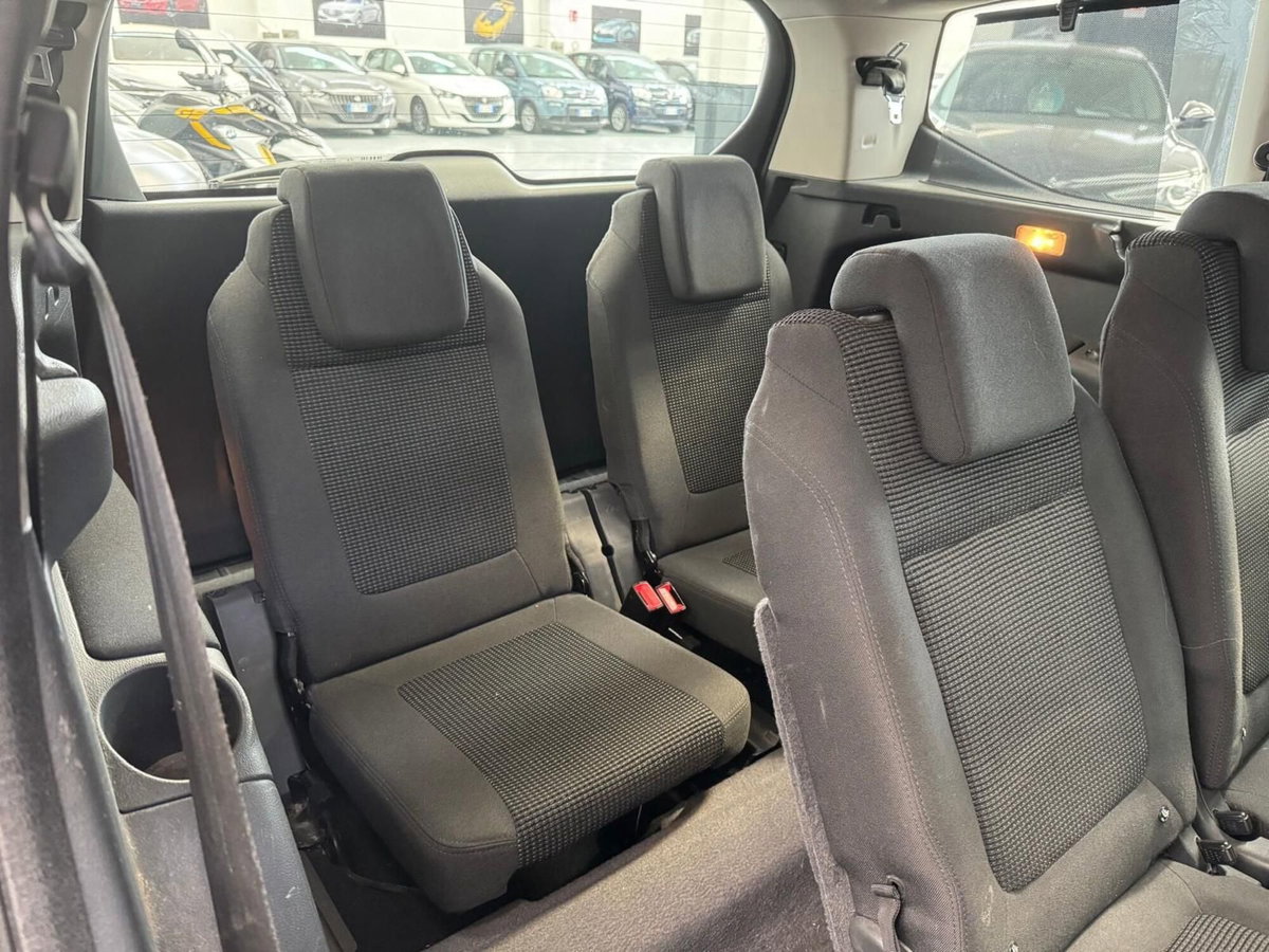 Peugeot 5008 1.6 HDi 112CV Business (8)