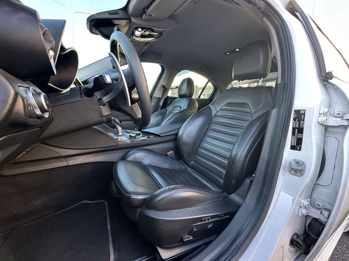 Alfa Romeo Giulia 2.2 Turbodiesel 210 CV AT8 AWD Q4 Veloce Ti (11)