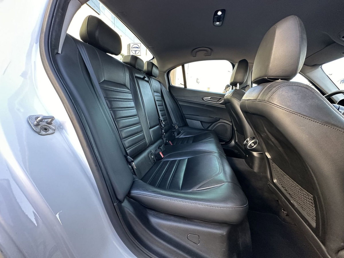 Alfa Romeo Giulia 2.2 Turbodiesel 210 CV AT8 AWD Q4 Veloce Ti (14)