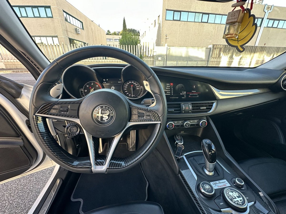 Alfa Romeo Giulia 2.2 Turbodiesel 210 CV AT8 AWD Q4 Veloce Ti (9)