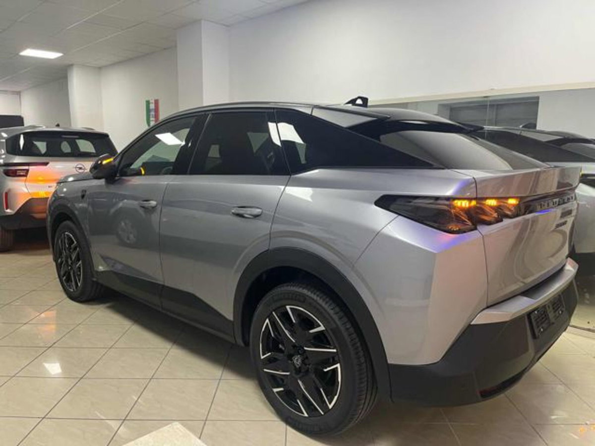 Peugeot 3008 1.2 hybrid GT Exclusive 145cv e-dcs6 (3)