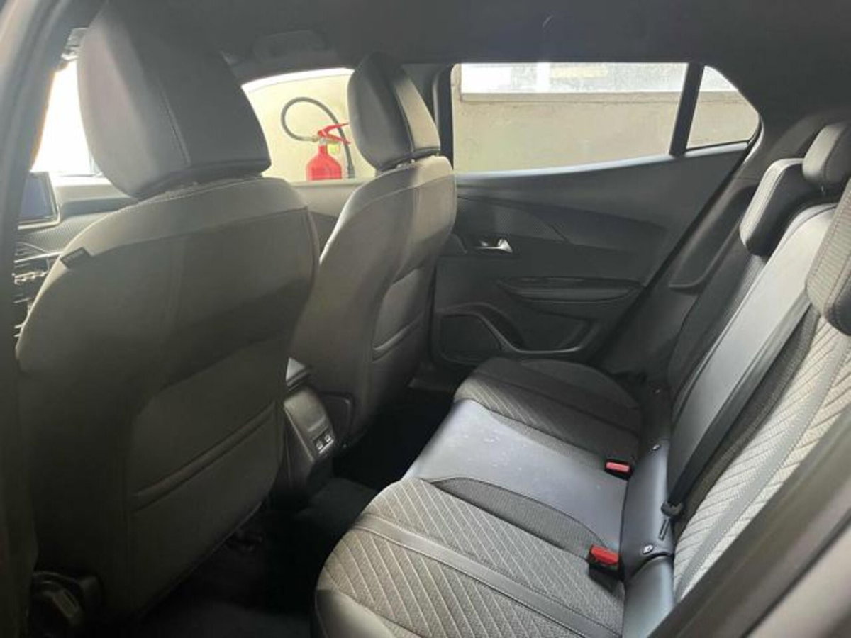 Peugeot 2008 PureTech 100 S&S Allure Pack (8)