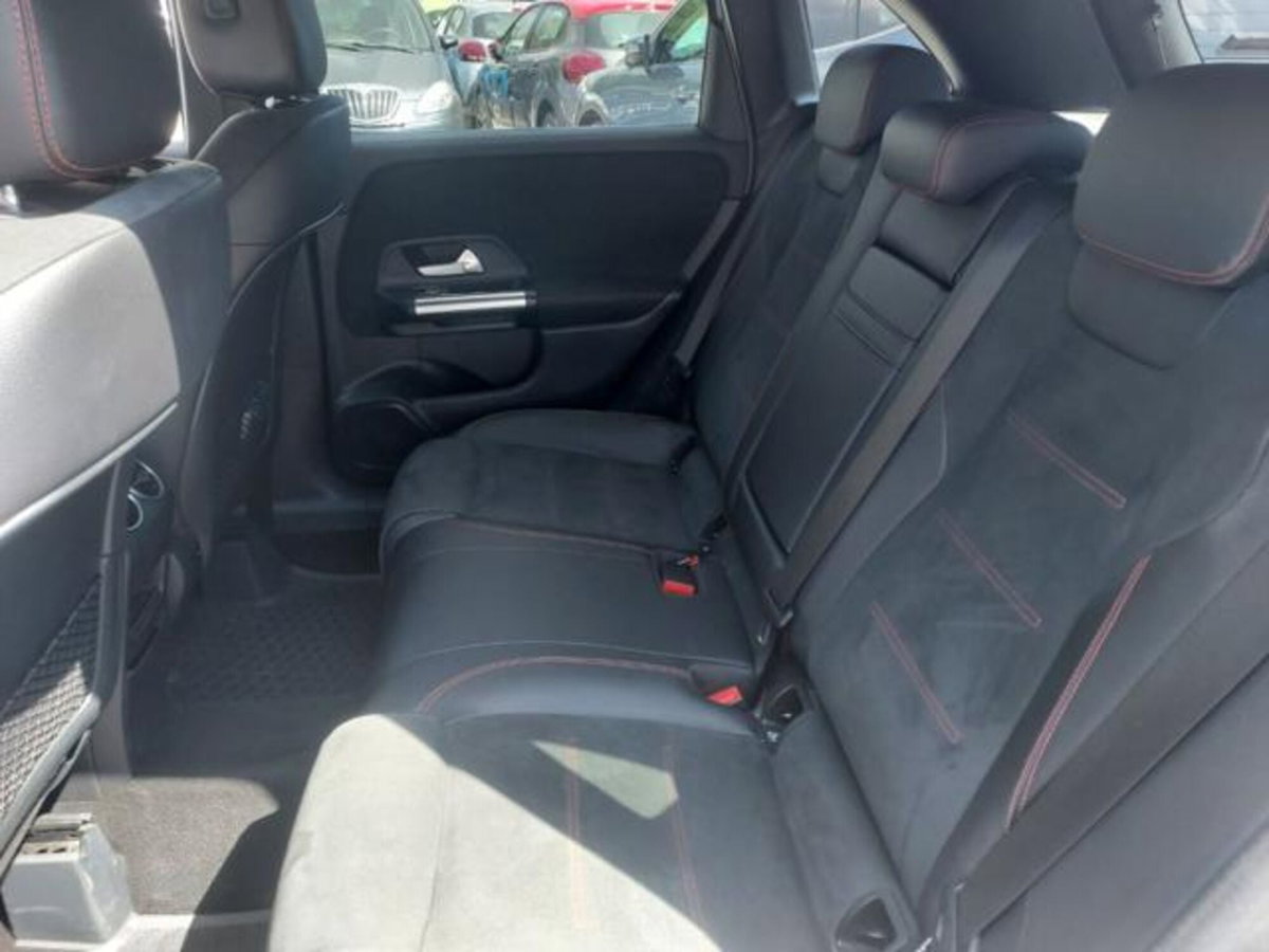 Mercedes-Benz Classe B 180 d Premium (9)