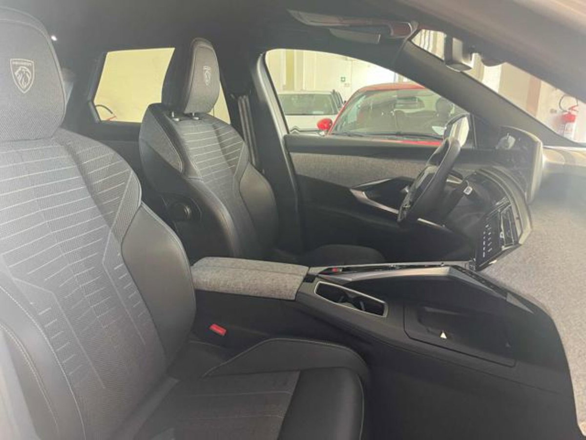 Peugeot 3008 1.2 hybrid GT Exclusive 145cv e-dcs6 (6)