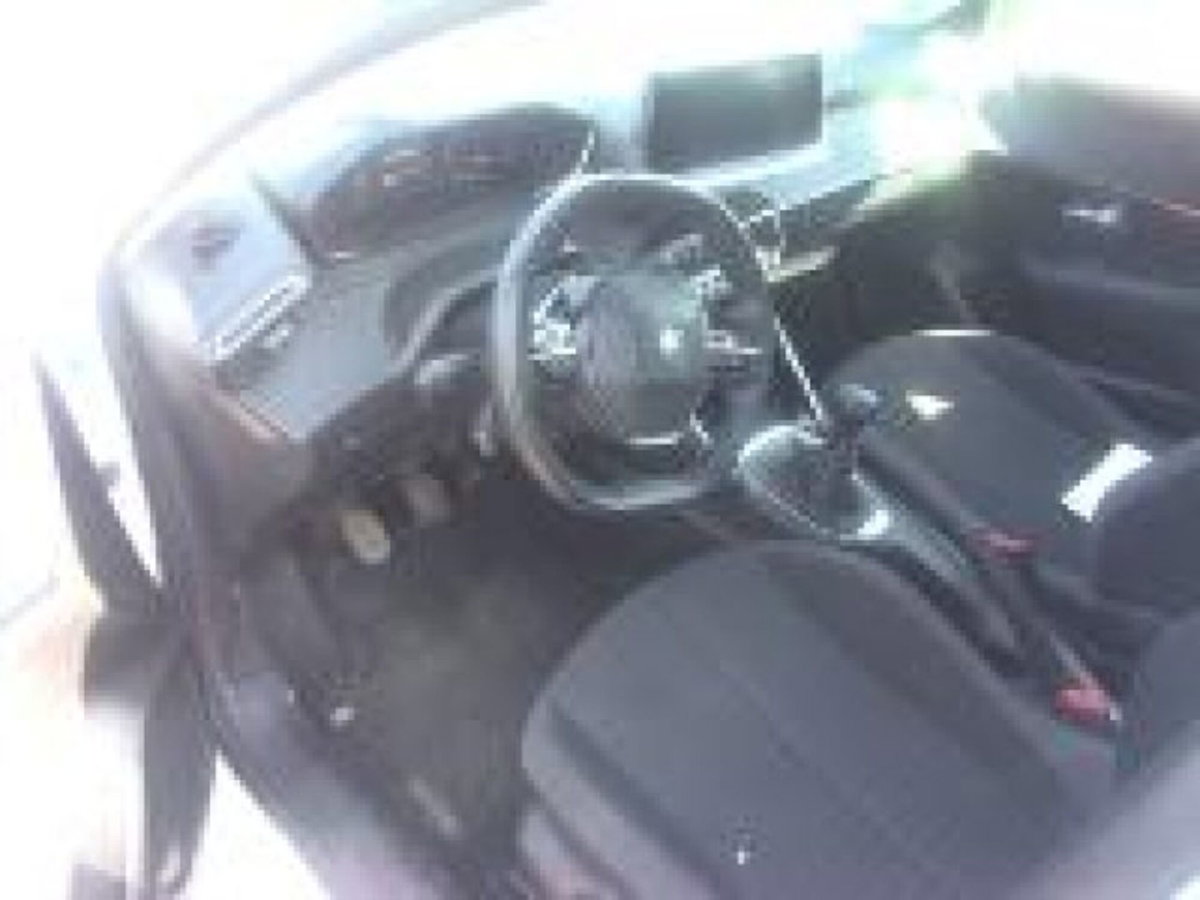 Peugeot 208 1.2 puretech Active s&s 100cv (3)