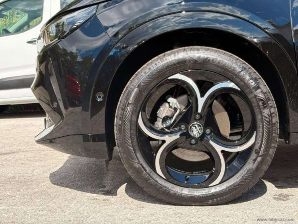 Alfa Romeo Junior 1.2 ibrida Q4 Ti 145cv edct6 (8)