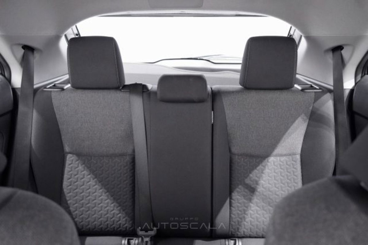Toyota Yaris Cross 1.5h GR Sport Black Sky fwd 116cv e-cvt (19)
