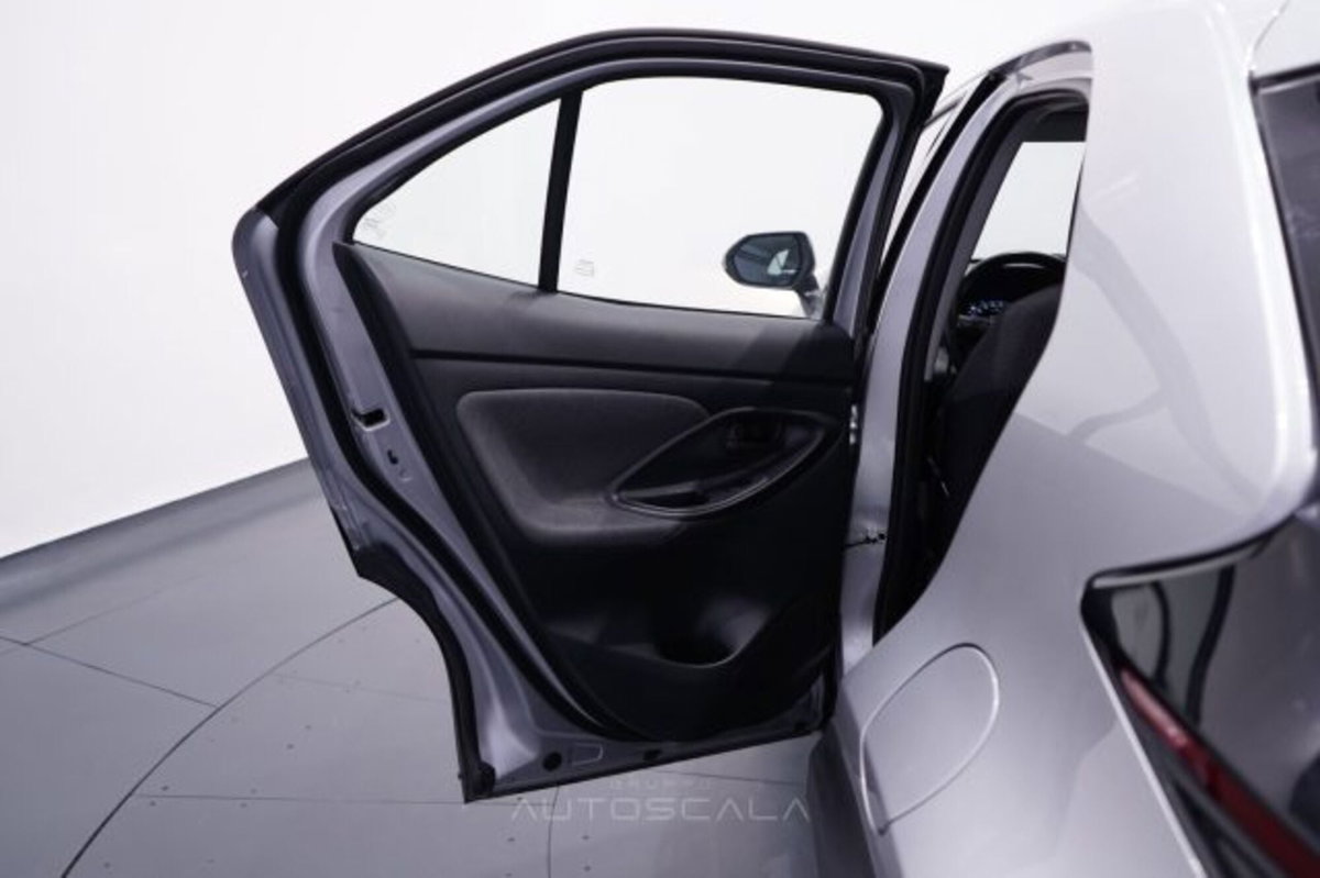 Toyota Yaris Cross 1.5h GR Sport Black Sky fwd 116cv e-cvt (20)